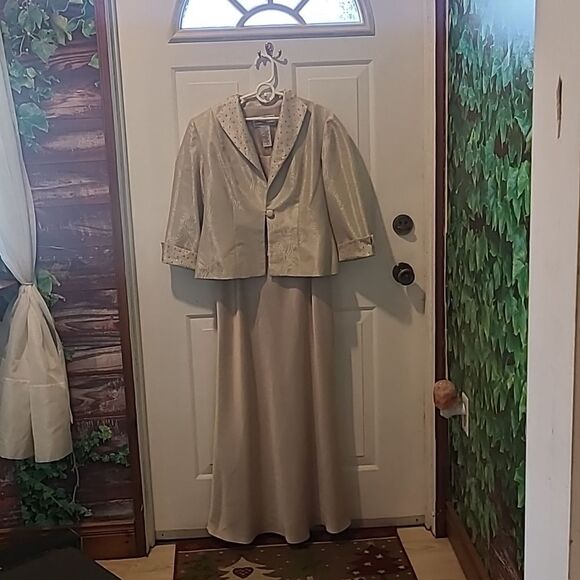 Ladies Size 8 Petite Piece Formal Dress Set From Jessica Howard - Picture 1 of 14
